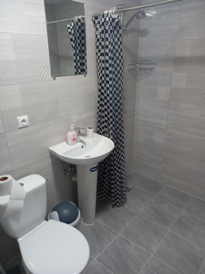 Rooms For Rent ปาเนเวชิส ภายนอก รูปภาพ