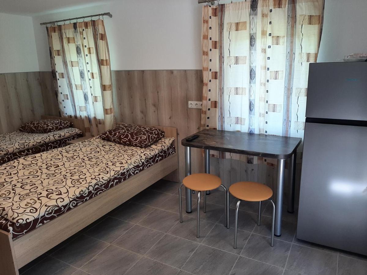 Rooms For Rent ปาเนเวชิส ภายนอก รูปภาพ