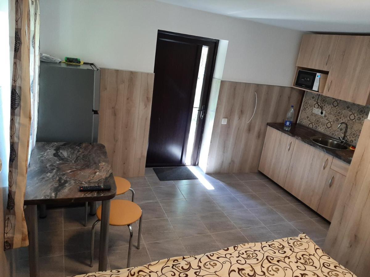 Rooms For Rent ปาเนเวชิส ภายนอก รูปภาพ