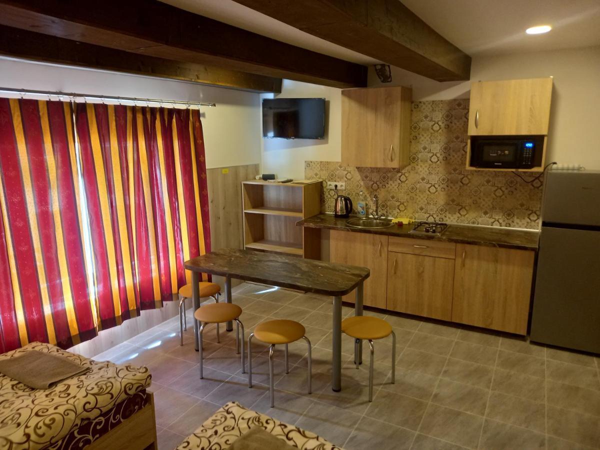 Rooms For Rent ปาเนเวชิส ภายนอก รูปภาพ