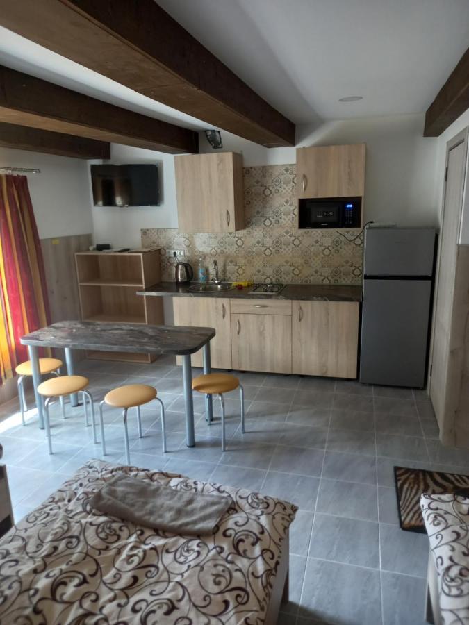 Rooms For Rent ปาเนเวชิส ภายนอก รูปภาพ