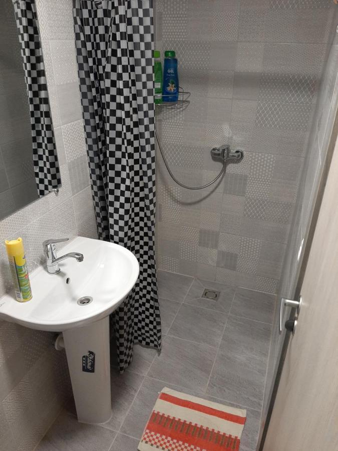 Rooms For Rent ปาเนเวชิส ภายนอก รูปภาพ