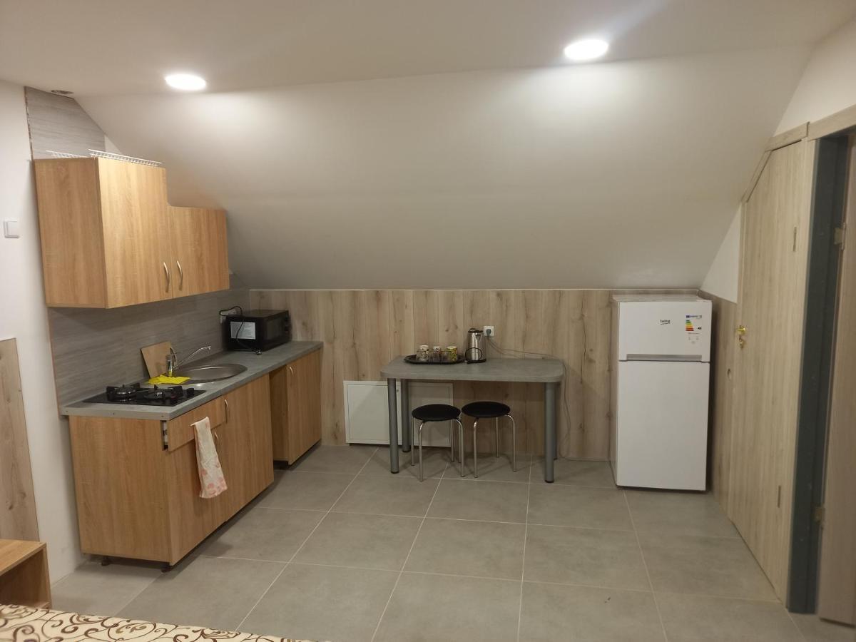Rooms For Rent ปาเนเวชิส ภายนอก รูปภาพ